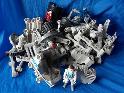 ROBOTIX R-2000 Building System Lot w/ Astronaut Milton Bradley Vintage1984