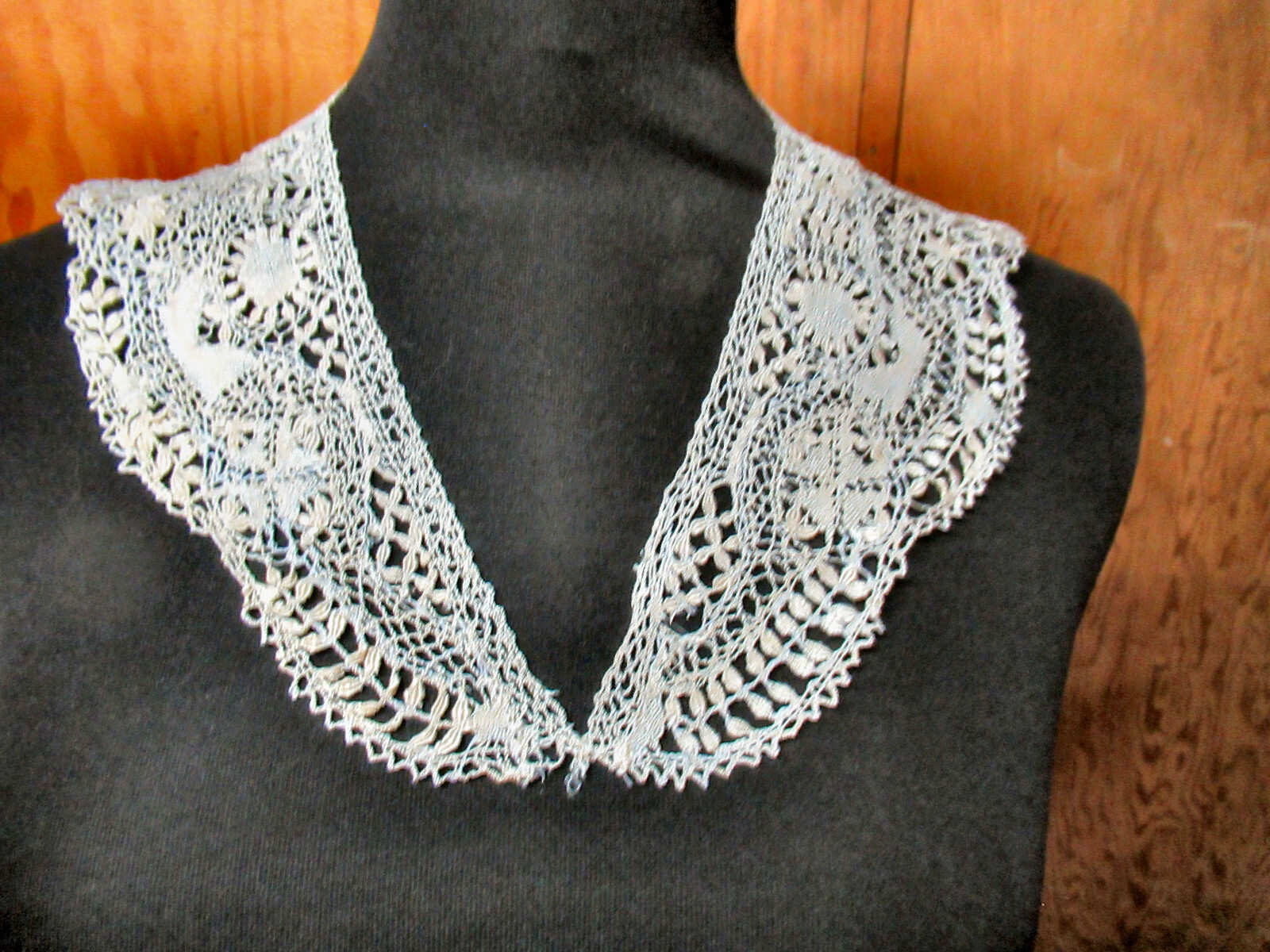 Vtg.  Lady's Dress Collar Ivory Silk Handmade Cluny Lace Maltese Crosses