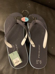 primark black flip flops