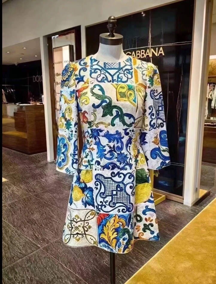 【関税＆送料込み】Dolce & Gabbana Brocade Patterned Dress Short majolica-print brocade dress in Multicolor for Women