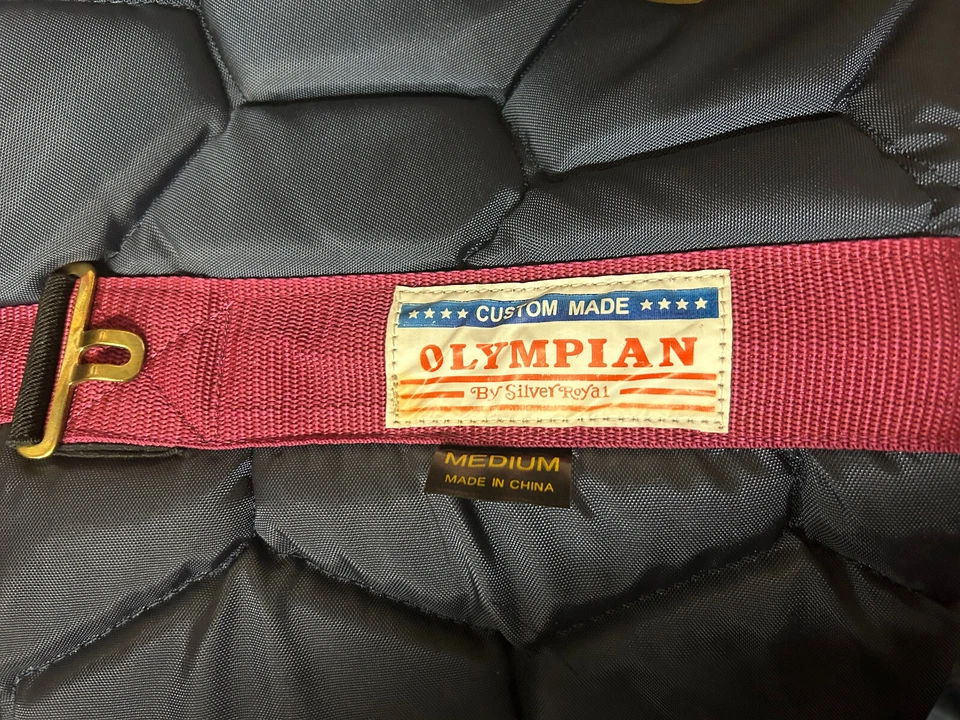 CAPUCHA ACOLCHADA OLÍMPICA (TOTALMENTE NUEVA) (TALLA MEDIANA) Foto 3 de 4