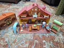 Bluey Heeler Family Home Outdoor BBQ Play Set 2 Figures Extra Case