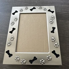 Green-Tree Gallery Stamped Metal Eisel Photo Frame Dog Paws & Bones for 3X5