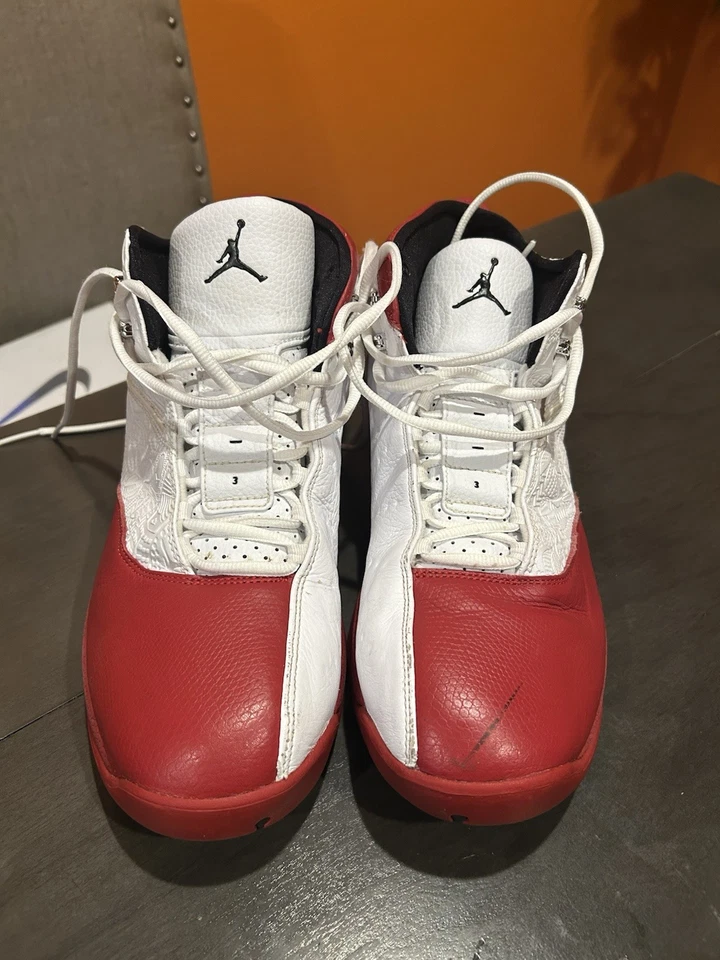 Talla 11.5 - RARO Jordan 12.5 Team Blanco Varsity Red Black Bulls Jump Man Foto 3 de 4