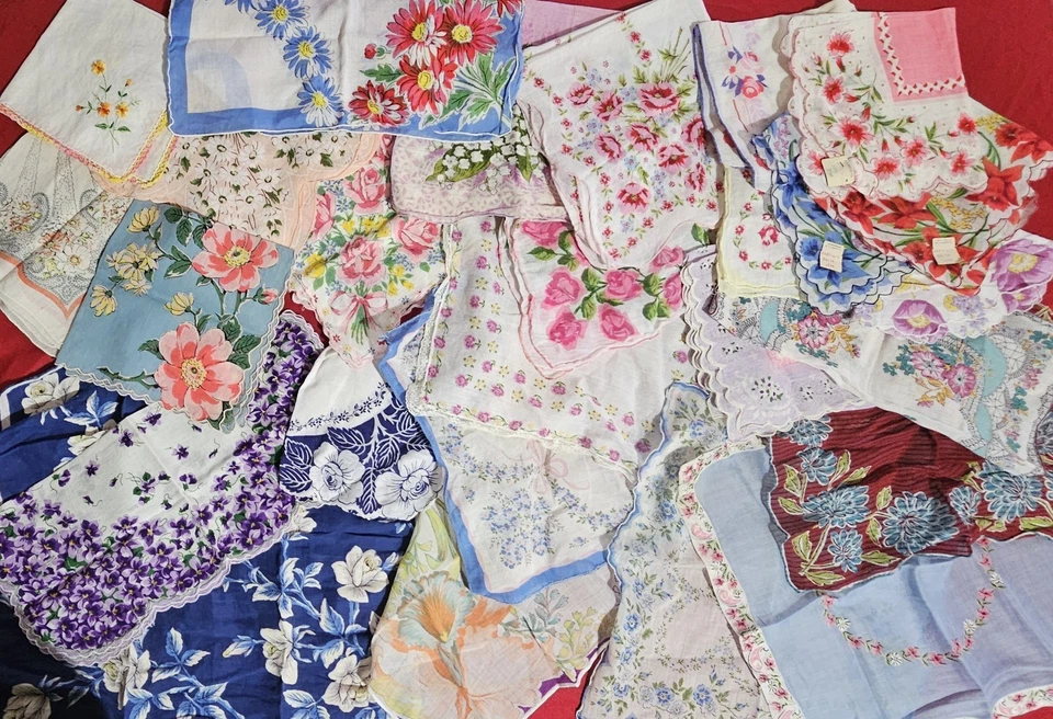 27 Mixed Floral Vintage Ladies Handkerchiefs - Image 3 of 4