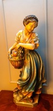 Rzeźbiona drewniana figurka Nośnik owoców Południowy Tyrol Kosz na owoce Winiarz Winiarnia Vintage 79cm