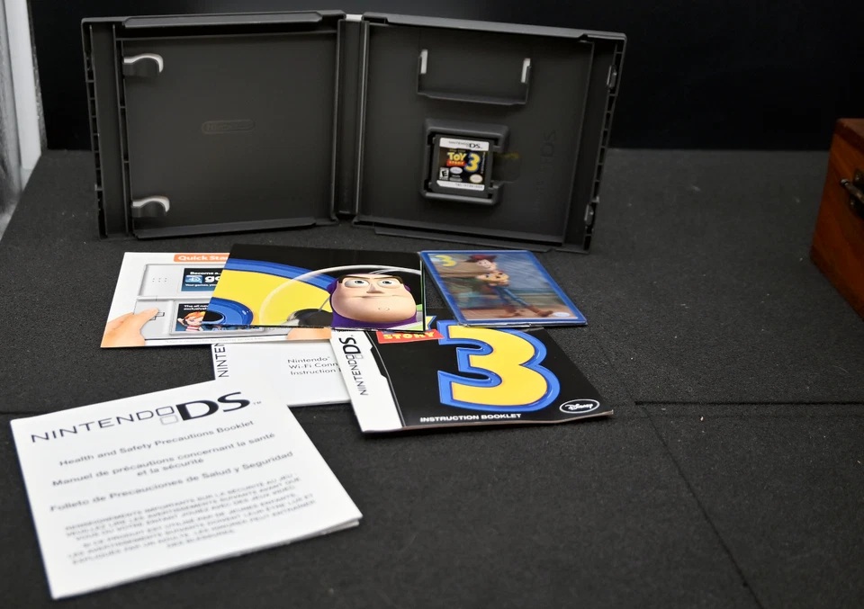 Nintendo DS Toy Story 3 (2010) - Nuevo y precintado, exclusivo de Toys “R” Us - PROBADO Foto 2 de 4