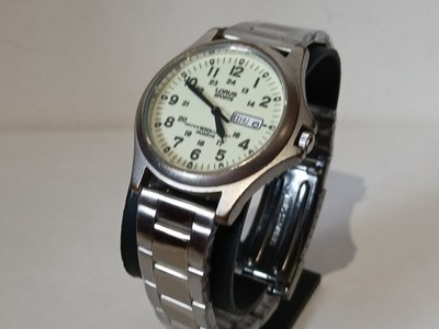 LORUS Sports Mens wrist watch with luminous white dial and stainless steel new s