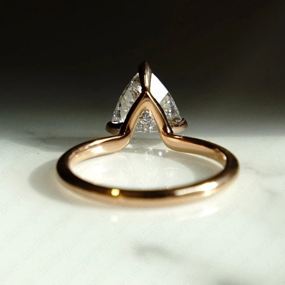 IGI 1.25Ct F VS1 Trillion Lab Grown Diamond Engagement Ring in 14K Yellow Gold - Image 3 of 4