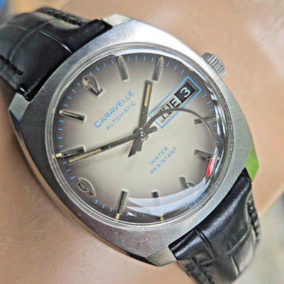 Vintage CARAVELLE men's automatic watch Two-tone dial rocket second hand 1976