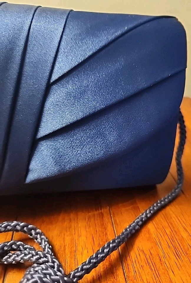 Bolso sin asas Jessica McClintock azul satinado de noche boda graduación fiesta usado en excelente estado Foto 2 de 4