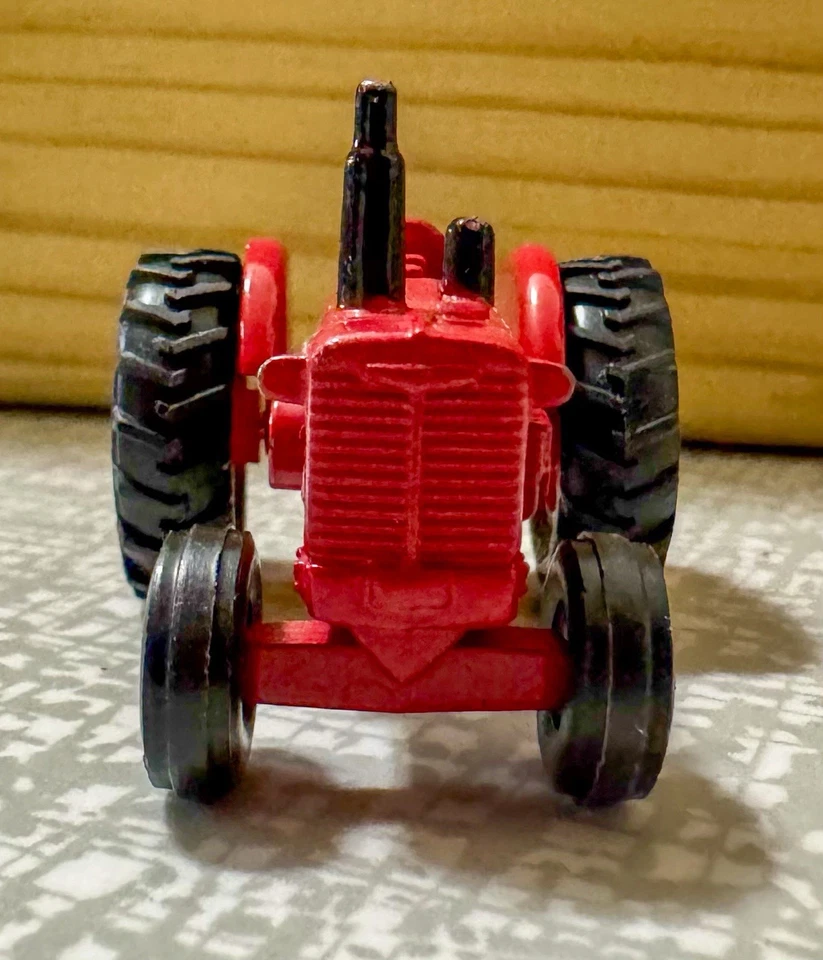 Ertl Diecast Tractor 1:87 (?)  McCormick International ID 9  Great Condition - Image 2 of 4