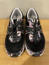 TRAQ by Alegria Qarma 2 smart walking shoe size 36 US 6 floral