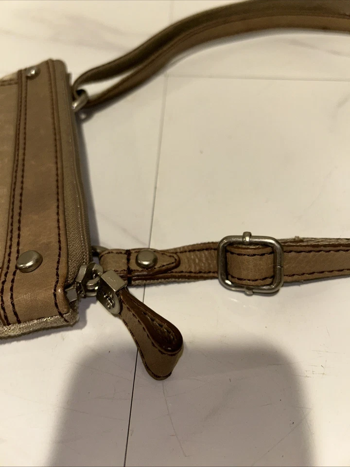 Bandolera ajustable Fossil para mujer color tostado, dorado y marrón claro excelente estado Foto 4 de 4