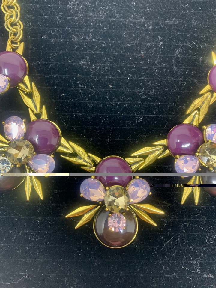 J. Colar de corrente Crew Statement babador transparente e rosa strass pedra dourada 16-18” - Imagem 2 de 4