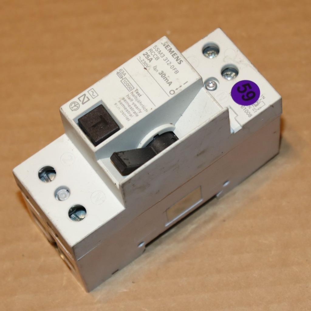 5SM33460 | Interruttore differenziale per uso civile Siemens 5SM3, 3P N