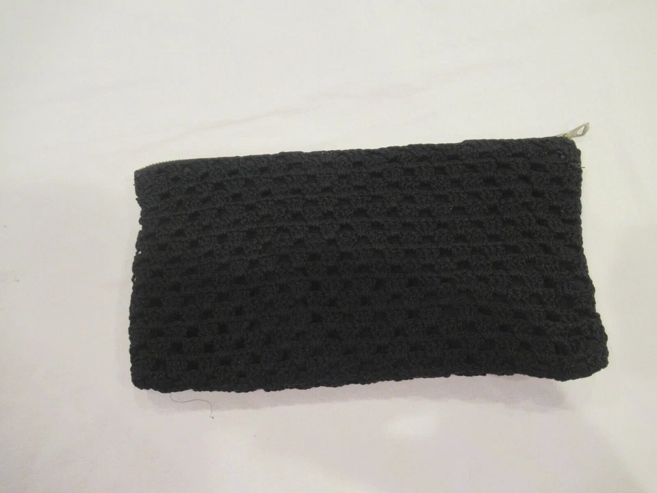 Bolso de Cosméticos Negro Crochet Completamente Forrado y Monedero a Juego, c. Años 70 Foto 3 de 4