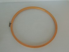 WOOD ROUND 12 INCH QUILTING/EMBROIDERY/NEEDLEPOINT HOOP. NEW