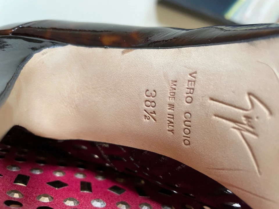 Bota hasta la rodilla de charol Giuseppe Zanotti talla EU38.5/US 8.5 excelente estado Foto 4 de 4