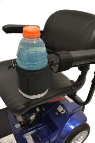 Diestco unzerbrechlicher Getränkehalter A1328 für Elektrorollstühle Frontmontagegriff