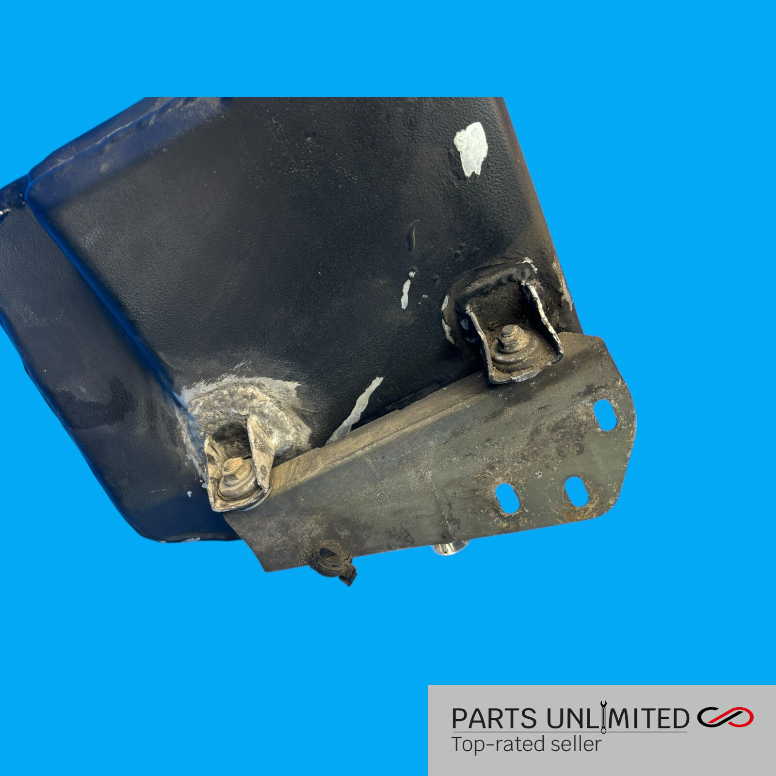 03-08 Maserati Quattroporte M139 OEM engine motor oil cooler tank reservoir F136