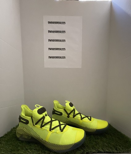 steph curry wearing shoes