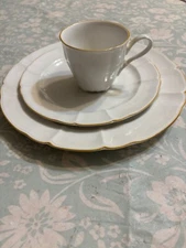 dinner set for 4never used 