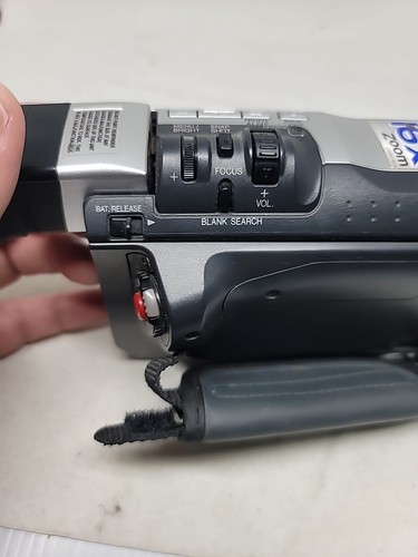 JVC GR-DVL120U Mini DV Camcorder (NOT FULLY TESTED READ DESCRIPTION) - Picture 17 of 17
