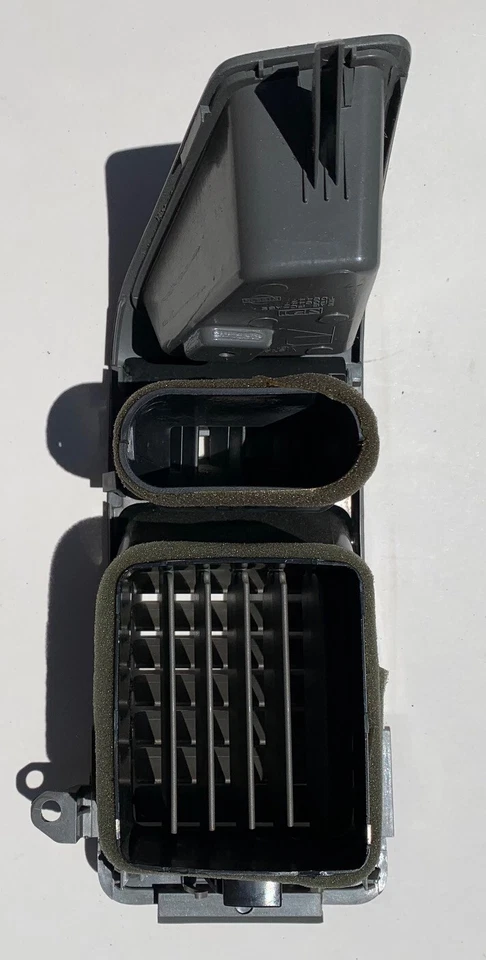 Nissan Titan Armada QX56 2004-14 calefacción lateral del pasajero delantero derecha aire acondicionado ventilación plateado Foto 3 de 3