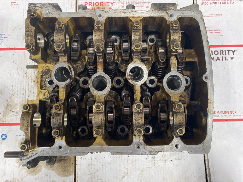 Volkswagen Passat W8 2002-2004 - culata del motor izquierda - OEM 07D 103 373 Foto 2 de 4