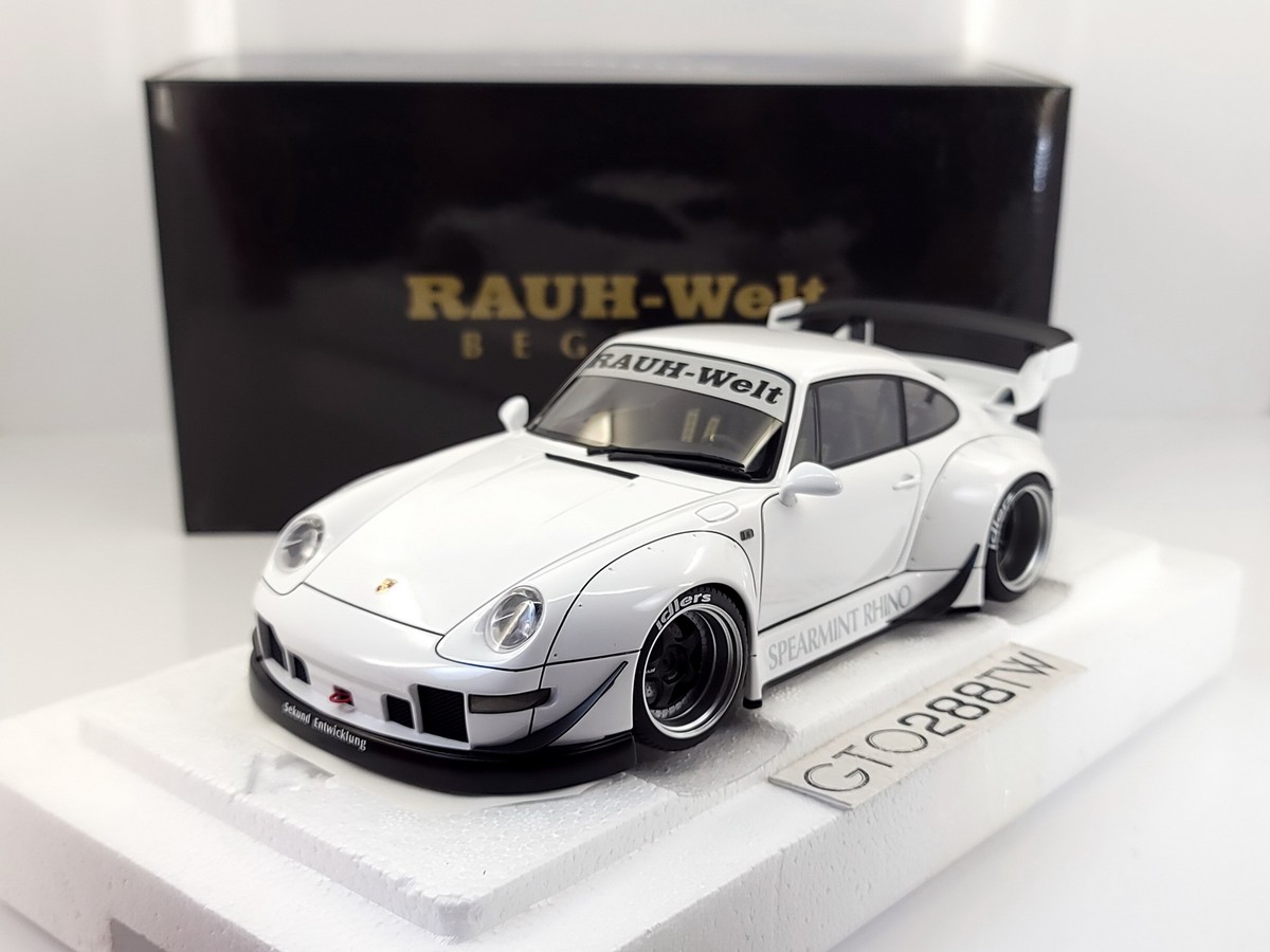 AUTOart 1:18 scale RWB 993 (Porsche 911) White/Gun Grey AUTOart 1:18 scale RWB 993 (Porsche 911) White/Gun Grey