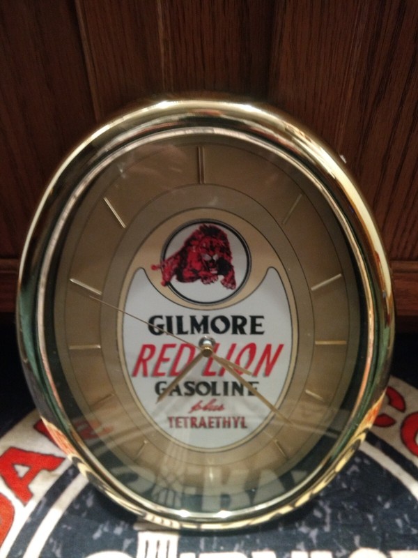 GILMORE REDLION GASOLINE WALL CLOCK GAS & OIL GARAGE, MAN CAVE