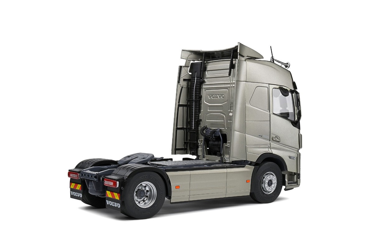 Revell Volvo FH-16 プラモデル 1:24 ↔25,6cm Volvo FH-16 Revell 07506