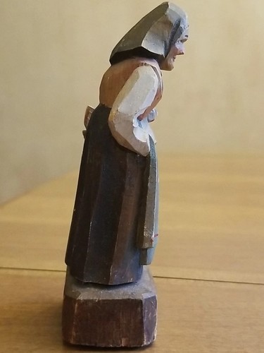 Vintage Hand Carved ANRI Woman Chicken Hen In Basket Wooden Figurine Folk Art 4" - Picture 3 of 13