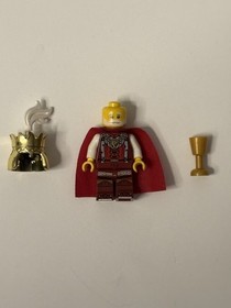New LEGO Castle Kingdoms Lion King Minifigure w/Accessories - Set 7946