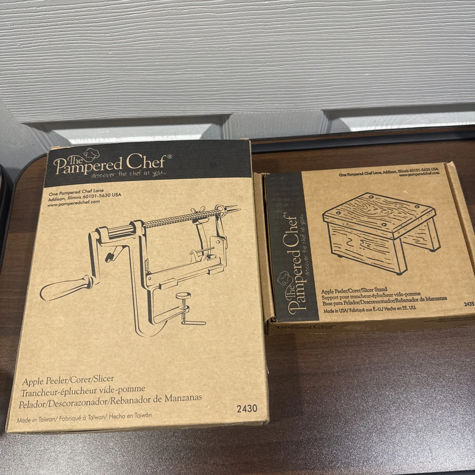 Pampered Chef Apple Peeler Corer Slicer #2430 Wooden Stand #2435 Set