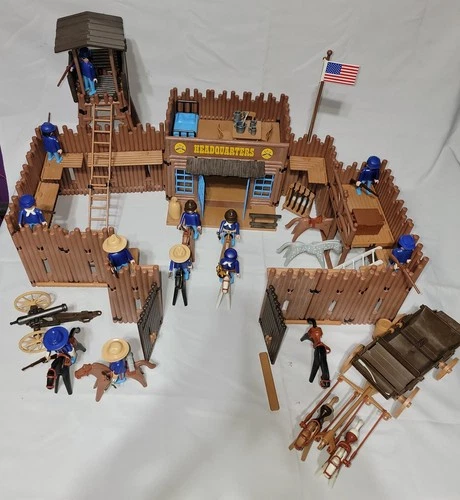 VINTAGE PLAYMOBIL 3RD CALVARY FORT SET