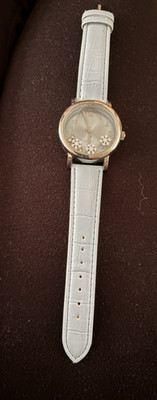 Nice Snowflake Watch with Moving Snowflakes Light Blue for women