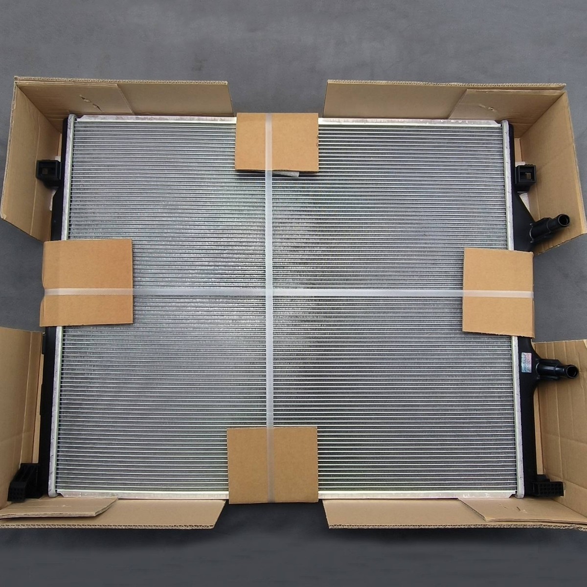 ヨッシー　『muta』　7111680D2 Auxiliary Radiator 16550-F0060 for Toyota Highlander, 2024-2025
