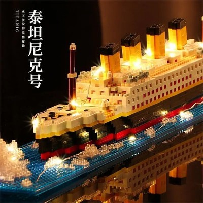 Titanic 3D Holzpuzzle Modellbausätze Zum Selbermachen Bauen Spielzeug Dekor mit LED Weihnachtsgeschenke
