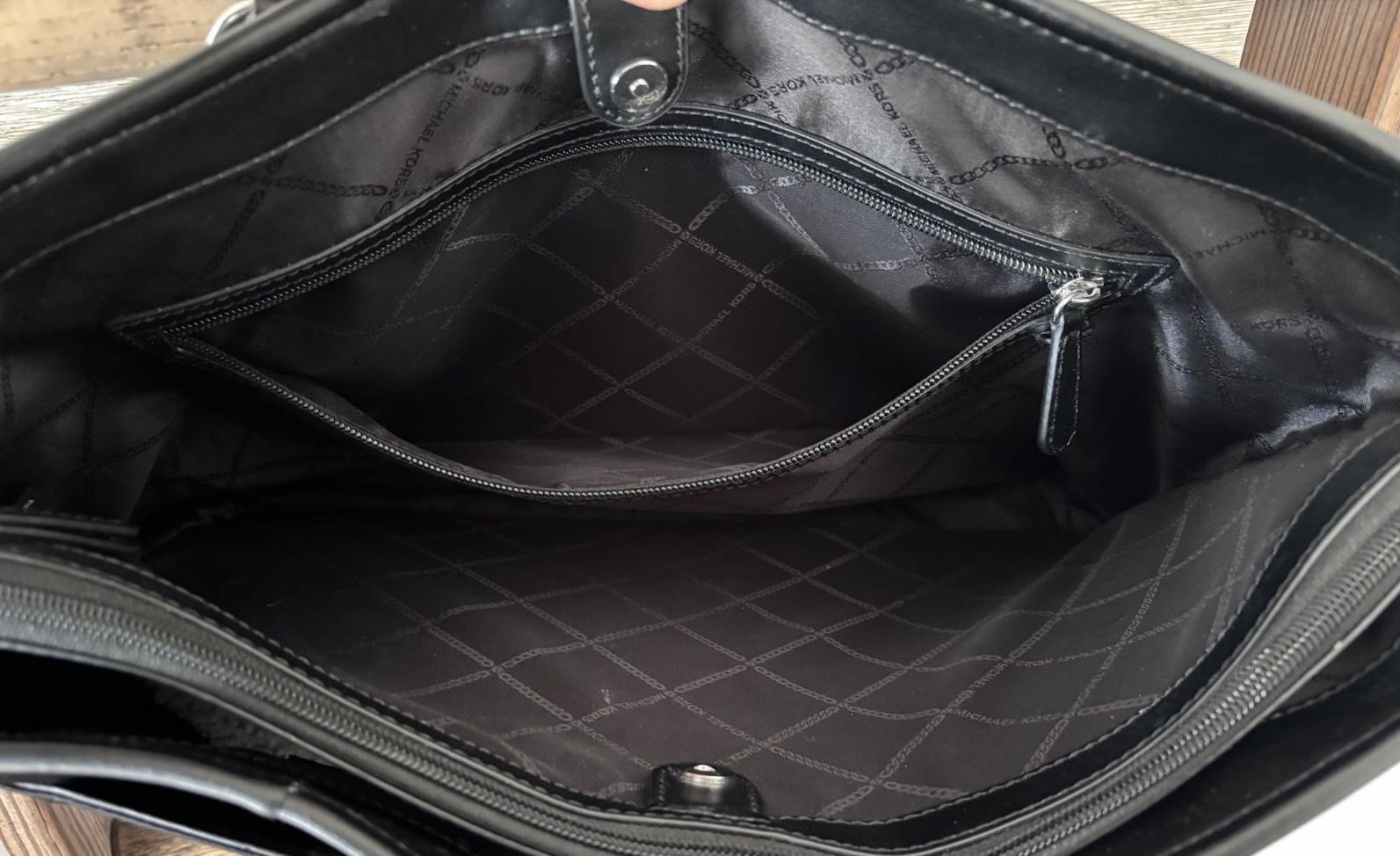 Michael Kors Sullivan Large Multi Function Top Zi… - image 8