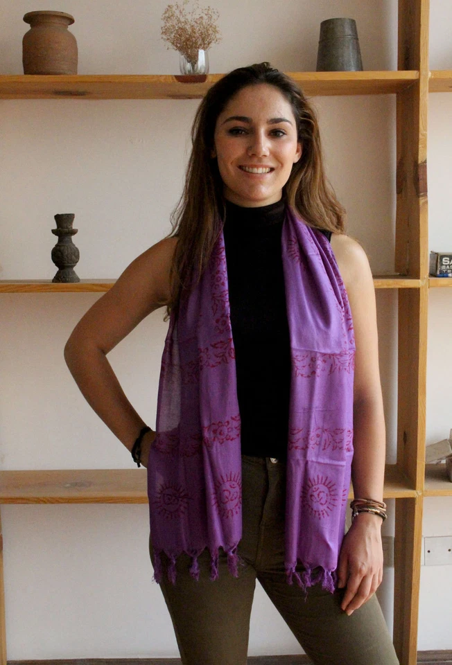 Bufandas de algodón de alta calidad de oración estampadas Om pequeñas Foto 2 de 4