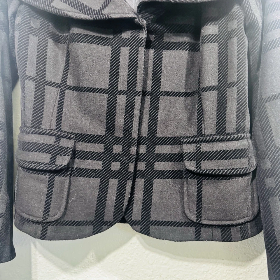 Alice + Olivia Cape Collar Black and Gray Plaid Wool Blazer Size XSMALL - Image 4 of 4