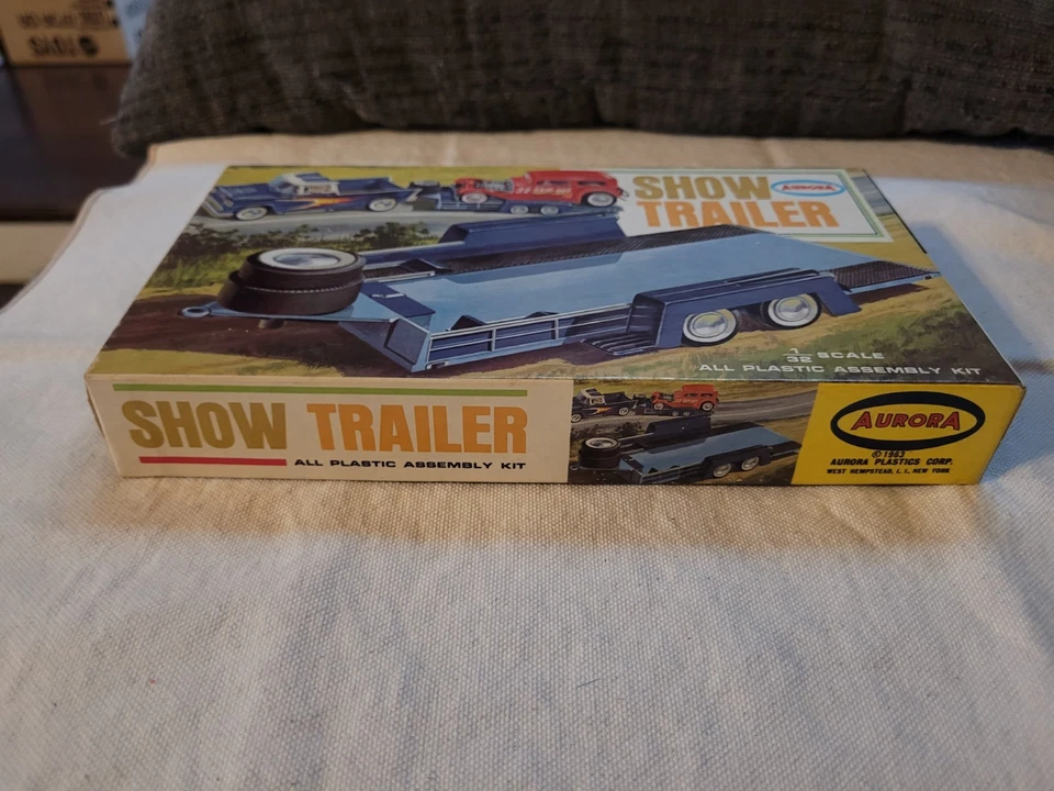 Rare! 1963 Aurora "Show Trailer" Model kit 1/32 Unbuilt. - Image 3 of 4