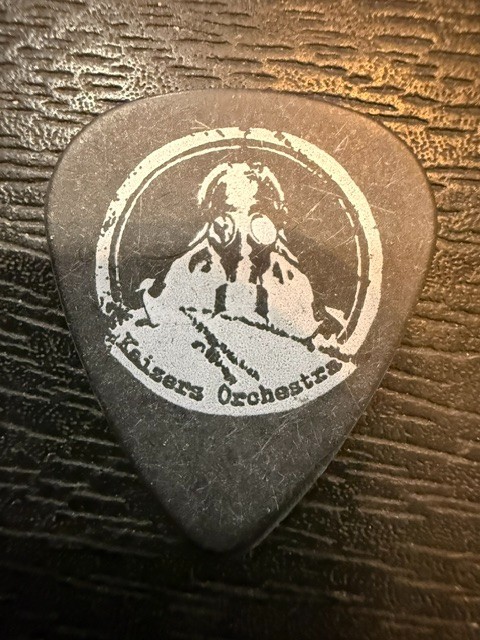 UNKNOWN /  ONE SIDED /   KAISERS ORCHESTRA ??  /  TOUR GUITAR PICK