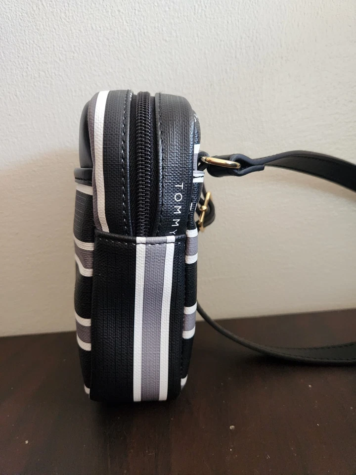 Nueva Mini Bandolera Tommy Hilfiger Negra Blanca y Gris Rayas con Detalles Dorados Foto 3 de 4