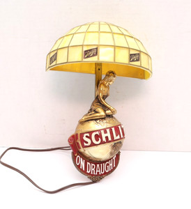 Vintage 1971 SCHLITZ ON DRAUGHT Beer Light LADY ON GLOBE Lighted Wall Sconce