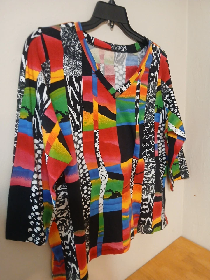 Top Erin London para mujer pintura abstracta audaz Art Deco cuello en V mangas 3/4 1X Foto 3 de 4