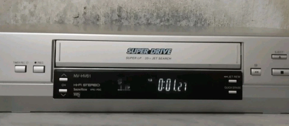 PANASONIC NV-HV61 VIDEOREGISTRATORE SUPER VHS 6 TESTINE STEREO CON TELECOMANDO - Immagine 3 di 4
