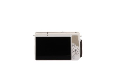 Canon EOS M10 White Digital Camera With Canon EF-M 15-45mm f/3.5